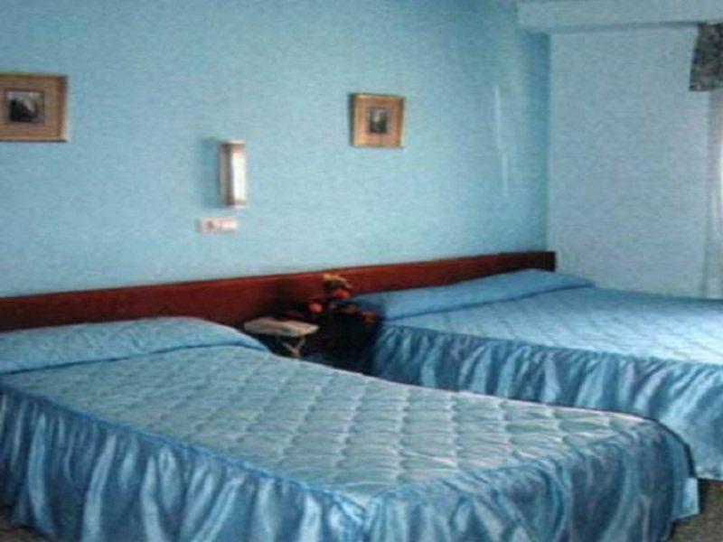 אל קאמפיו Hotel Nuria מראה חיצוני תמונה